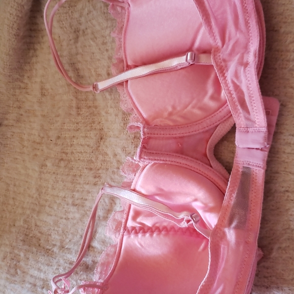 ๐ Vintage frills and thrills! - Picture 5 of 7